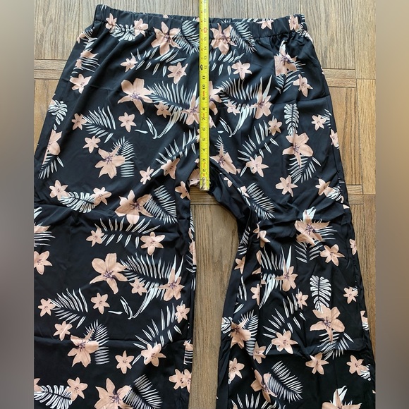 SHEIN Tropical Print Wide Leg Pants Plus Size - Picture 6 of 9